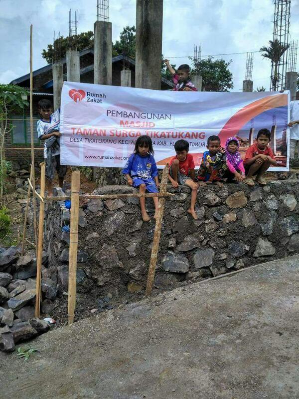 BANGUN MASJID UNTUK 200 WARGA MUSLIM ADONARA NTT - 336